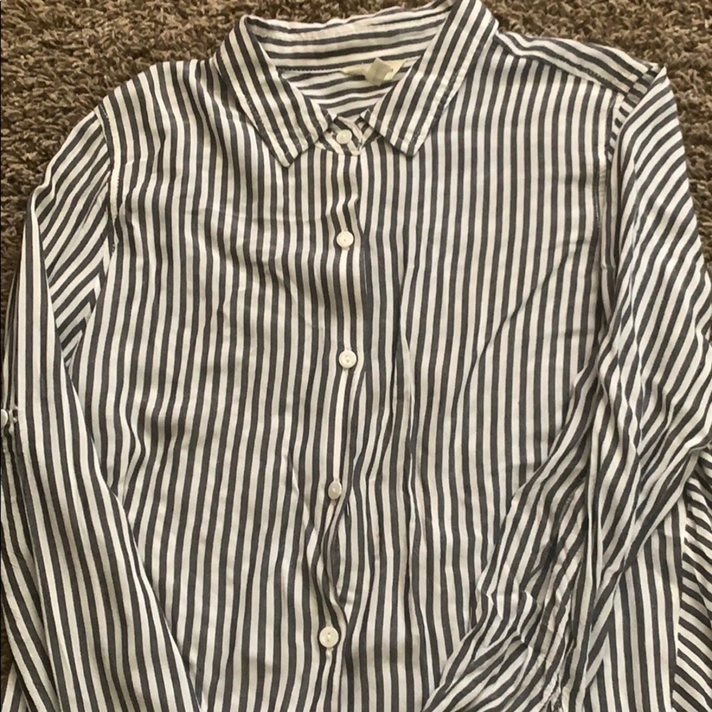Max Studio Button Down Top - Picture 3 of 4